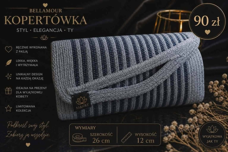 Gray ribbed knit clutch with decorative bow detail and product specifications showing 90 zł price, displayed with dried flowers on dark background